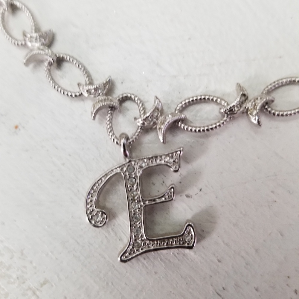 E crystal necklace silver